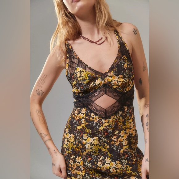 Urban Outfitters Dresses & Skirts - Urban Outfitters Lexi Lace Floral Midi Dress NWT